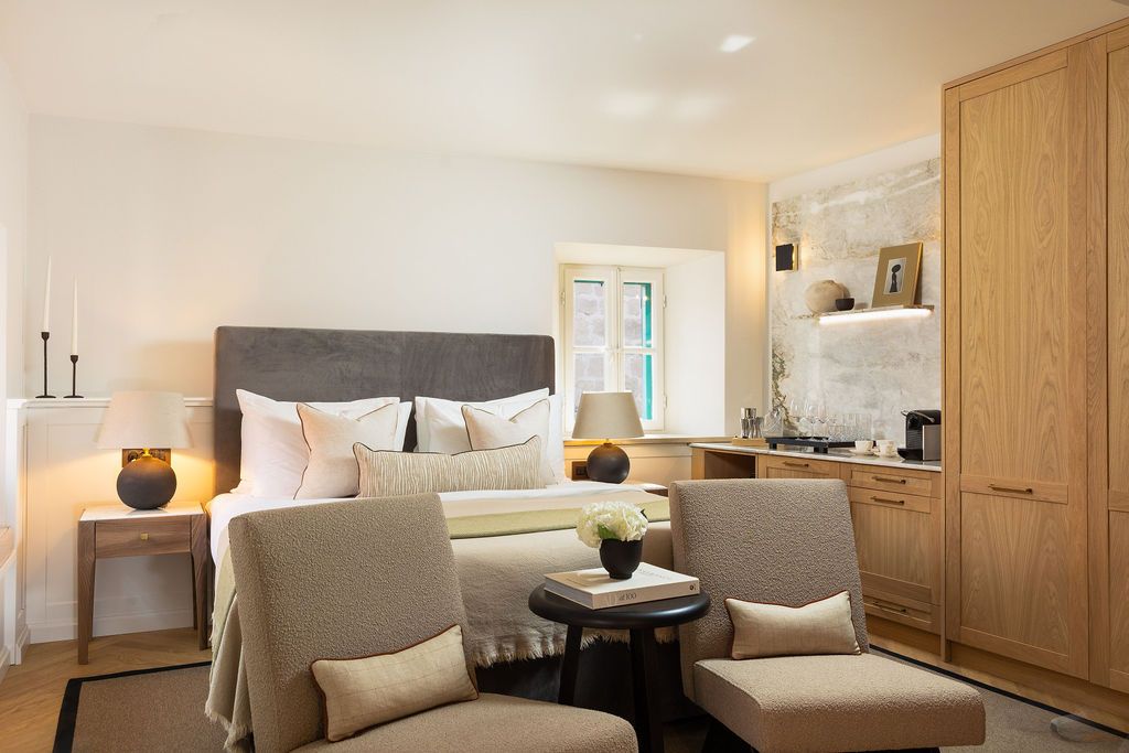 Rooftop Suite Annex - One Super king Bed Room